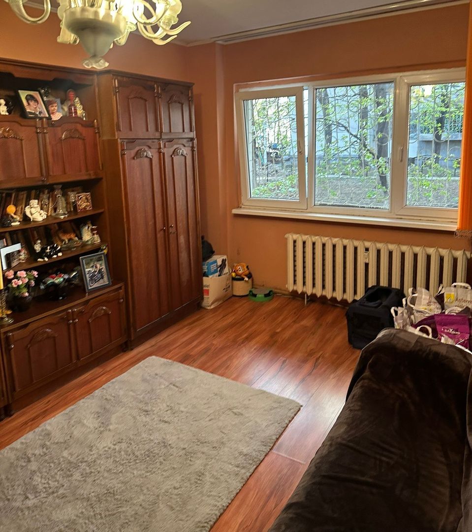 Apartament 3 camere, Decomandat. Bld. Al. Obregia, zona Vatra Dornei. - Poză 6