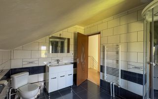 Casă modernă cu 5 camere, garaj și curte mare, mobilată in Corbu - Poză 16