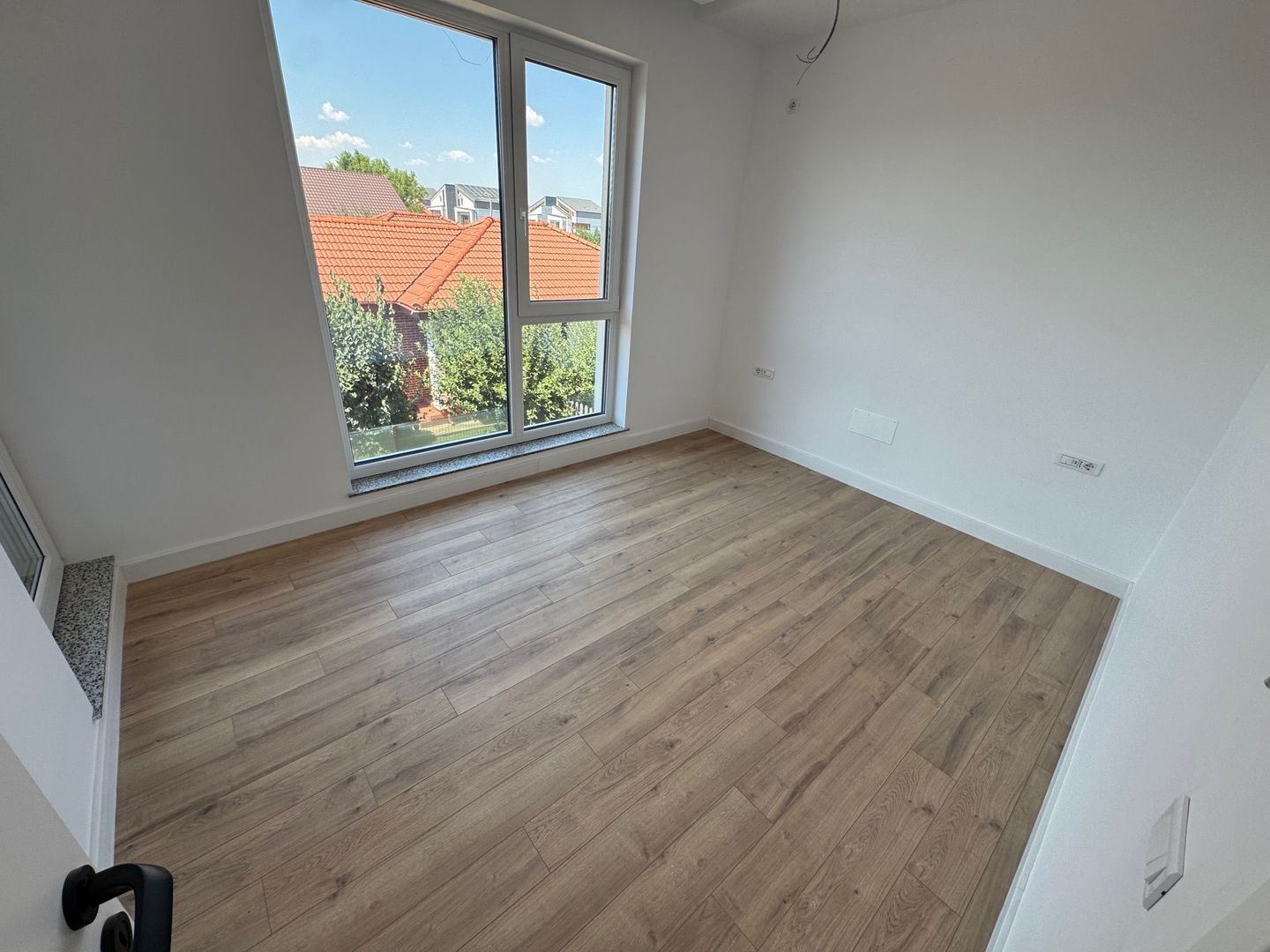 Vile Tunari, zona BUNA, Toate Utilitatile, curte 350m2 - Poză 10