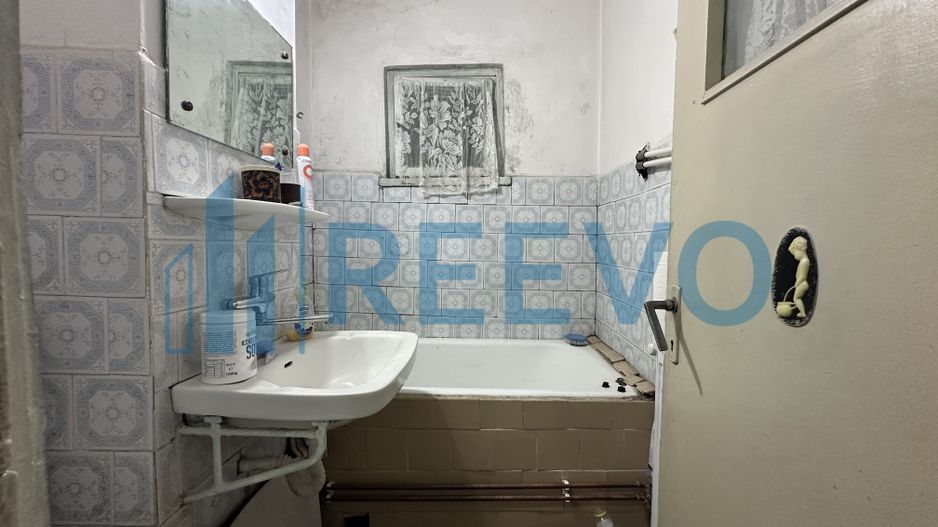 Apartament cu 3 camere de vânzare, în Buhuși - Poză 8