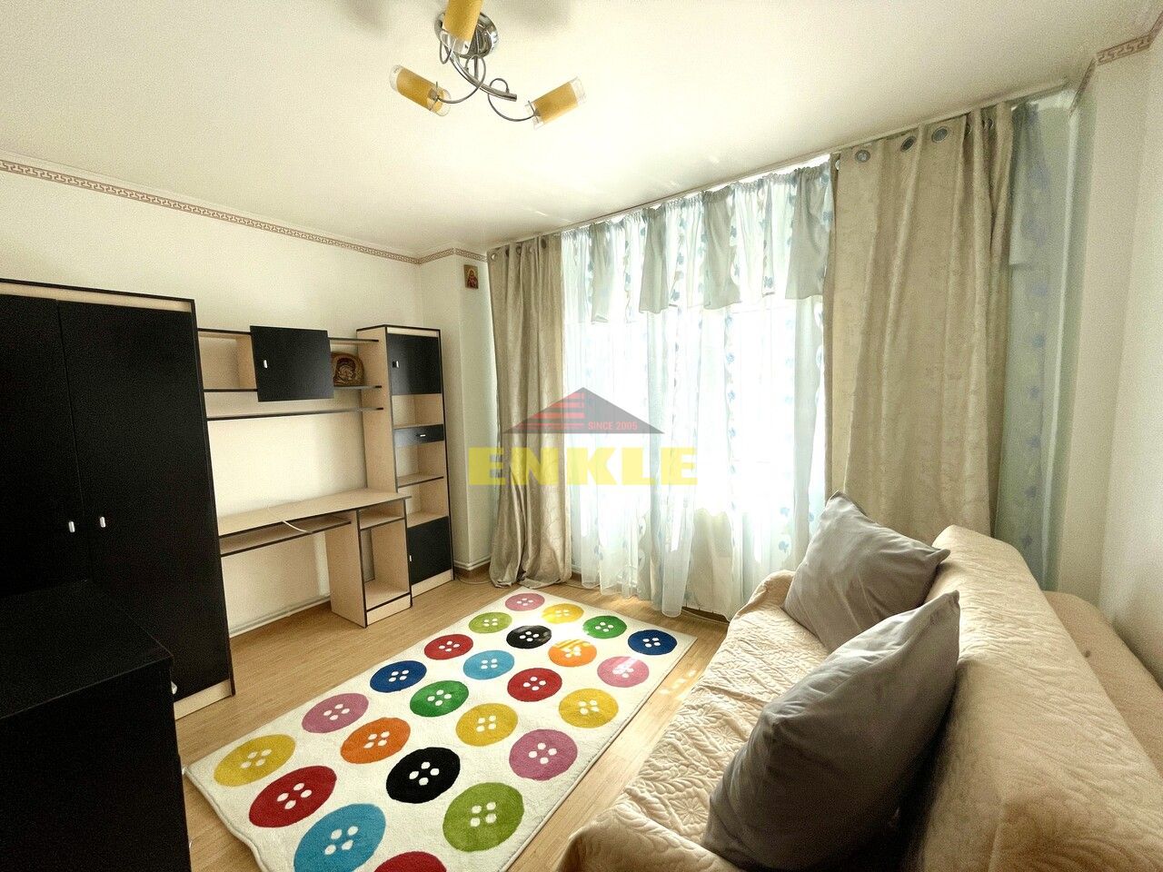 Apartament cu 4 camere de închiriat, etaj 3 - Poză 1