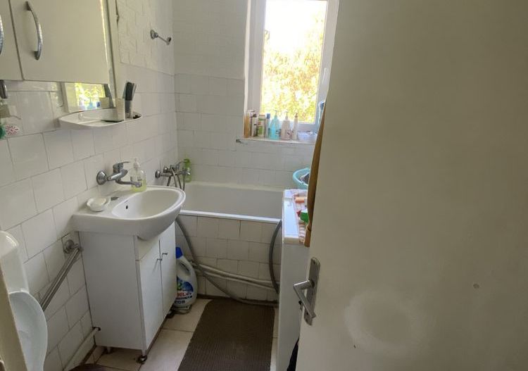 BRASADAS vinde ap 2 cam etaj 1 zona CENTRALA cu garaj. - Poză 4