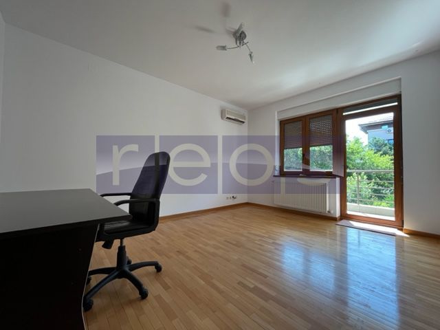 Vila spatioasa 6 dormitoare | gradina | Garaj - Poză 9