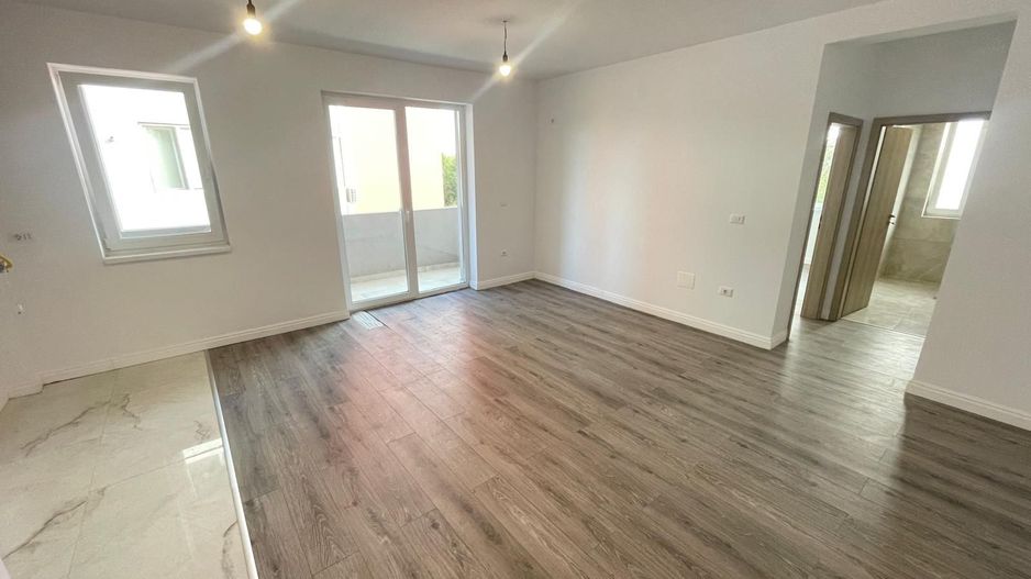 Giroc-Eso | De Inchiriat | 2 Camere | Nemobilat | Loc de parcare - Poză 2