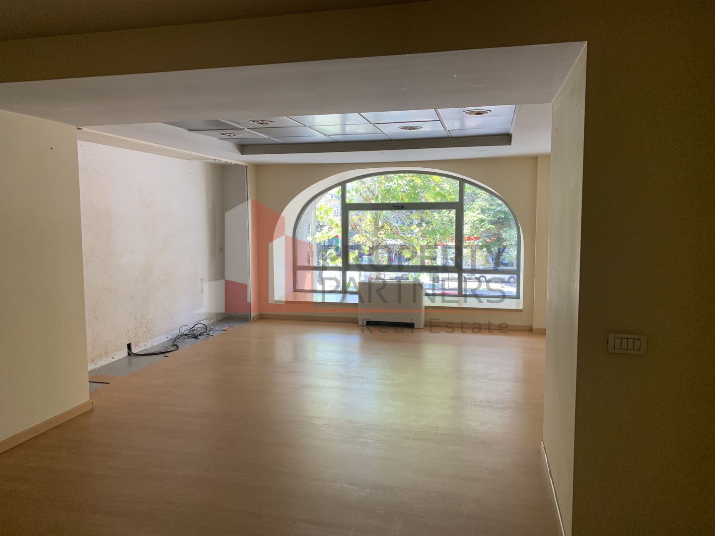 Spatiu comercial / show-room, magazin central - Universitate. - Poză 3