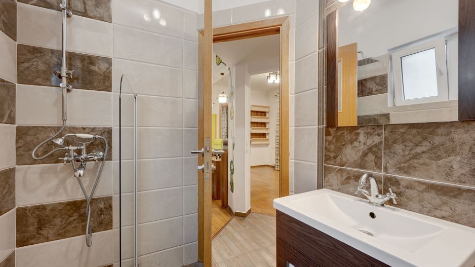 2 Apartamente  in Vila 5 Cam Metrou Basarab Gara de Nord - Poză 15