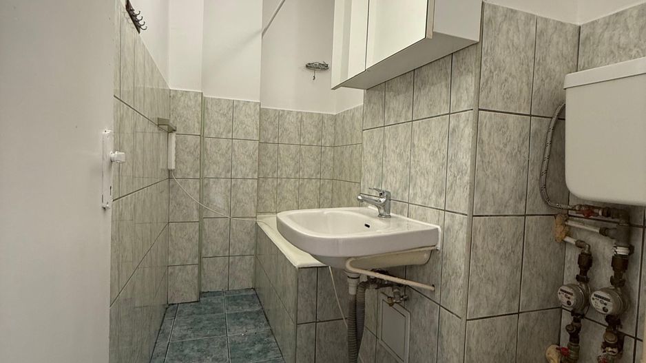 Chirie, apartament, 1 camera, 30 mp, Traian Lalescu Oradea. 250 E/lună - Poză 8