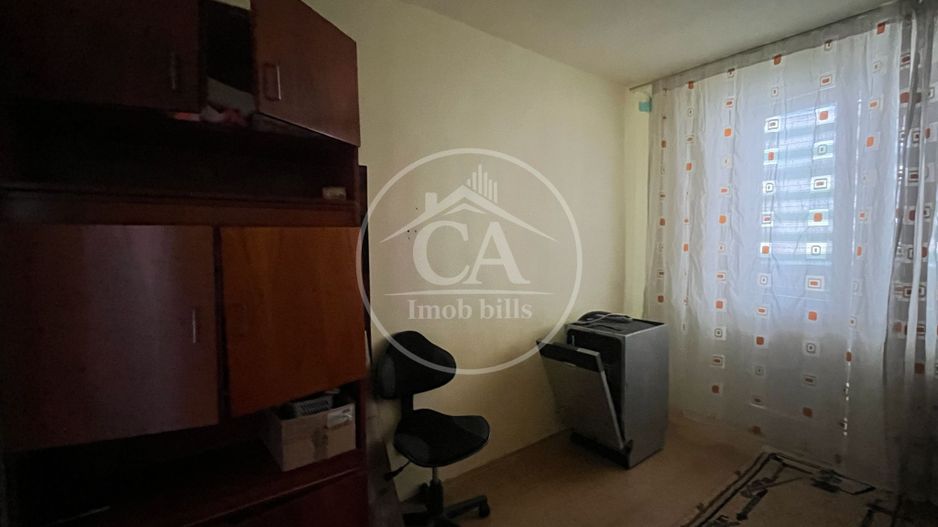 Apartament cu 3 camere de vânzare în zona Rogerius, Oradea - Poză 3