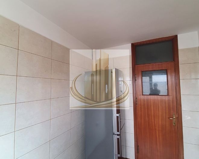 Apartament 2 camere semidecomandat cu parcare de resedinta - Poză 9