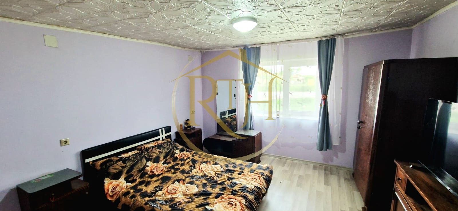 Vand casa recent renovata cu 900 mp curte si gradina in Carpinis - Poză 3