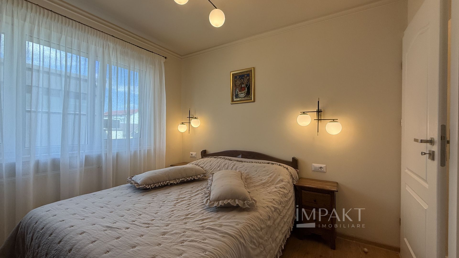 Apartament deosebit cu 4 camere decomandat si garaj in Andrei Muresanu - Poză 14