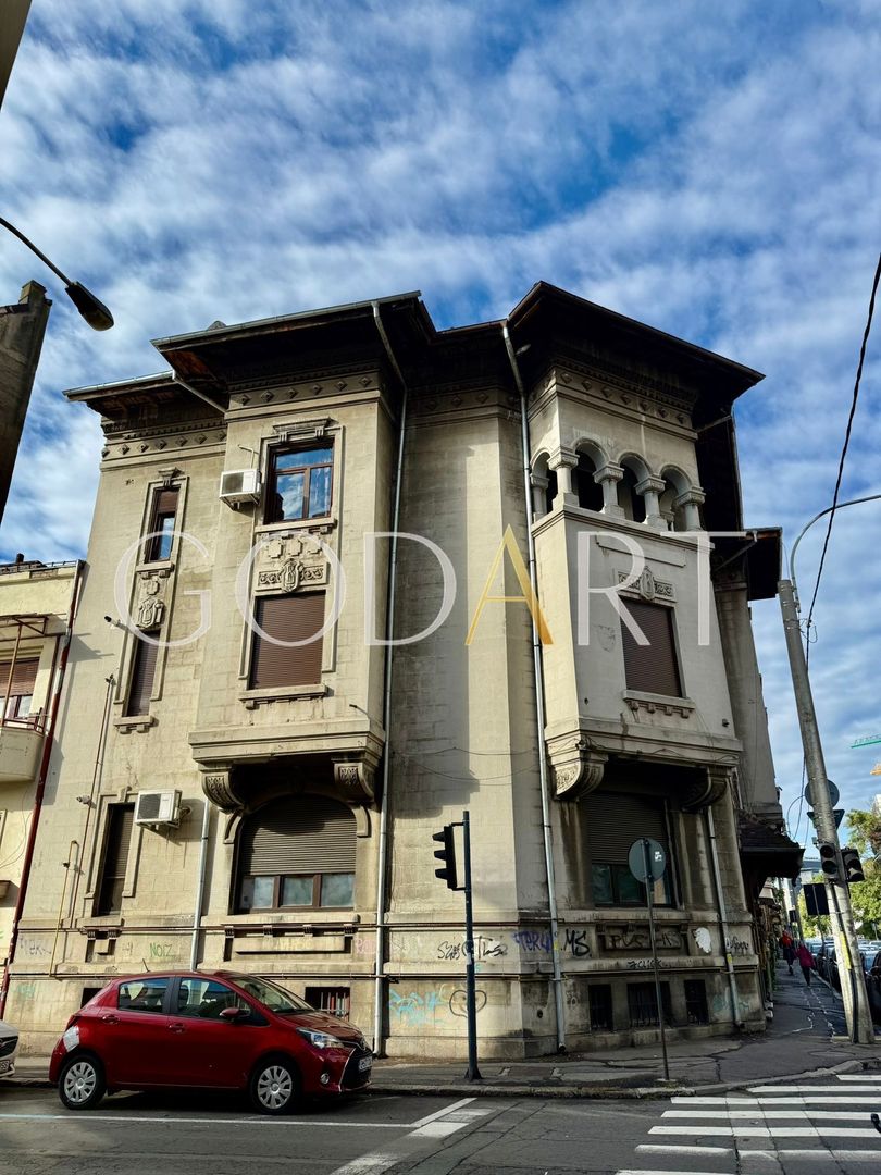 Apartament in vila | Ultracentral | 2 intrări | Garaj 30 mp | Renovat - Poză 1