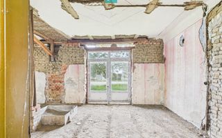 Casă de reabilitat pe teren generos- Comuna Variaș - Poză 15