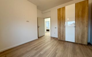 Duplex despartit prin garaj cu 5 camere  |  Dumbravita - Poză 10