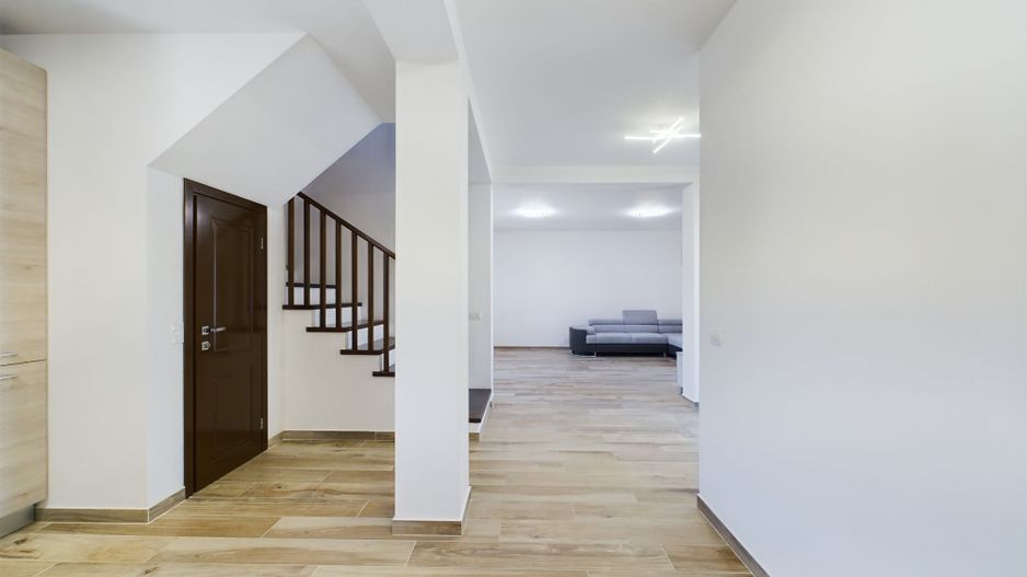 Casă modern finisată și utilată în Săcălaz - Poză 2