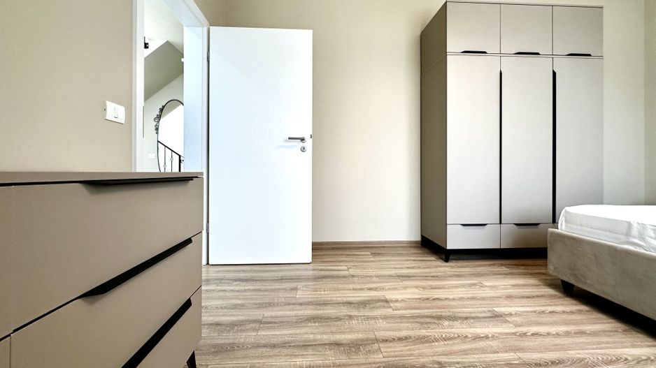Casa cu 4 dormitoare de închiriat - Dumbravita - Poză 12