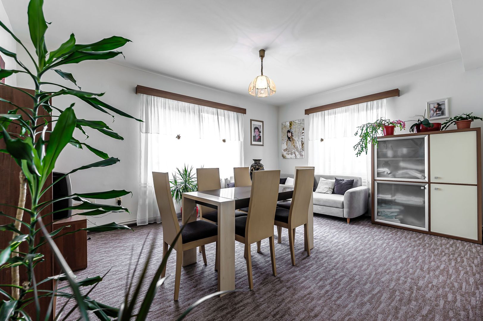 Casă mare cu două apartamente în Bujac - Poză 3