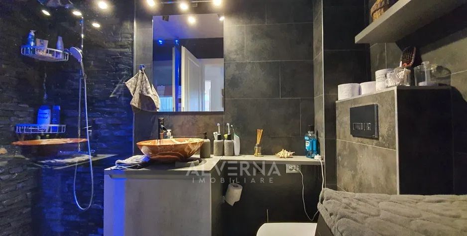 Apartament 3 camere,  bloc nou, 64 mp, mobilat, utilat, zona VIVO - Poză 2