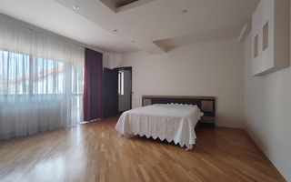 Vila spatioasa Pipera | Garaj, curte mare, 4 parcari | Iancu Nicolae - Poză 12