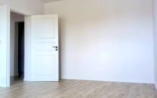 De vanzare apartament cu 2 camere, port, parter, 75.000 euro - Poză 7