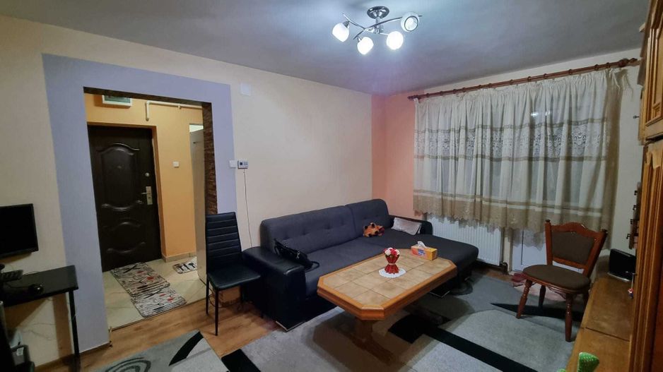 De vanzare apartament 3 camere - Poză 1