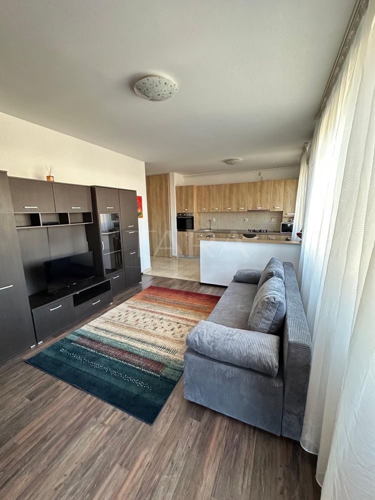 Apartament de vânzare cu 2 camere, balco, parcare, zona Stadionului. - Poză 1