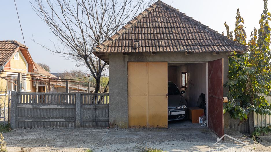 Casă spațioasă cu potențial de renovare și personalizare, în Viișoara - Poză 19