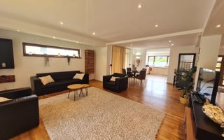 Vila spațioasă și recent renovată în Ghiroda! - Poză 9