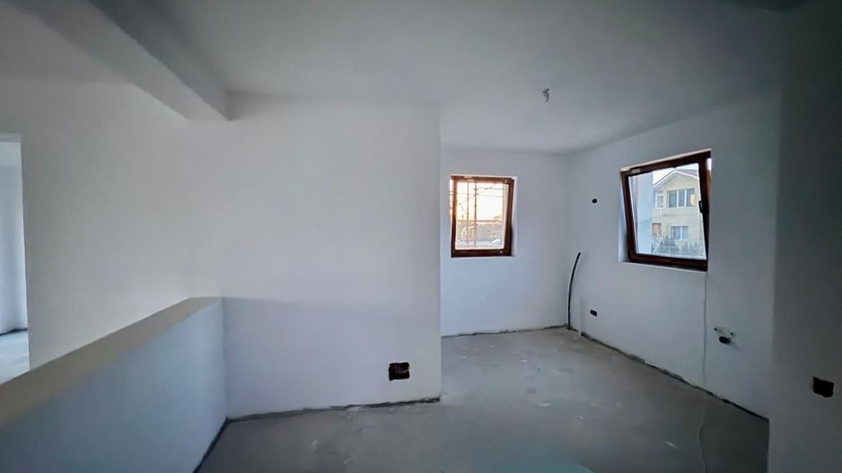 Casa duplex cu 2 locuri de parcare - Poză 2