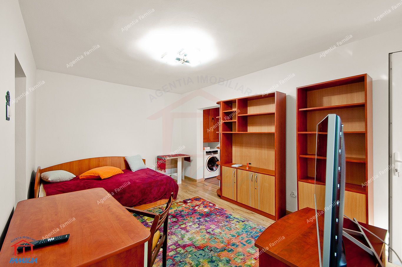 De vanzare apartament 2 camere Centru, etaj 3 - Poză 3