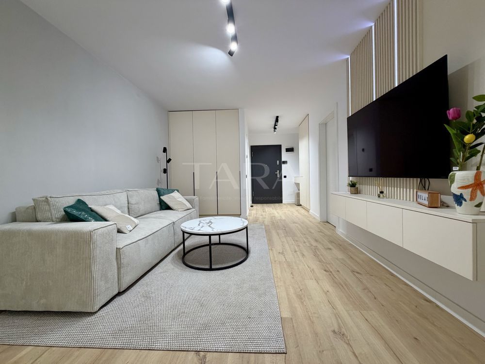 Apartament modern, finisat premium, balcon mare, mobilat complet. - Poză 2