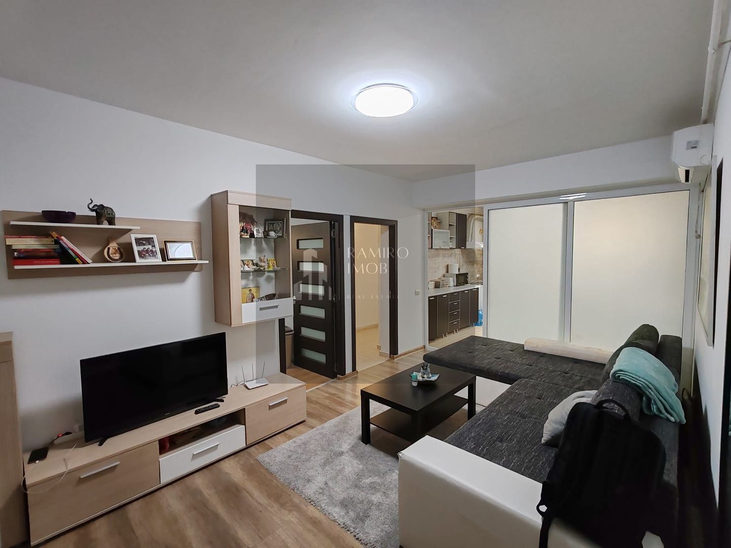 APARTAMENT 3 CAMERE,METROU LEONIDA , CENTRALA, MOBILAT-UTILAT - Poză 2