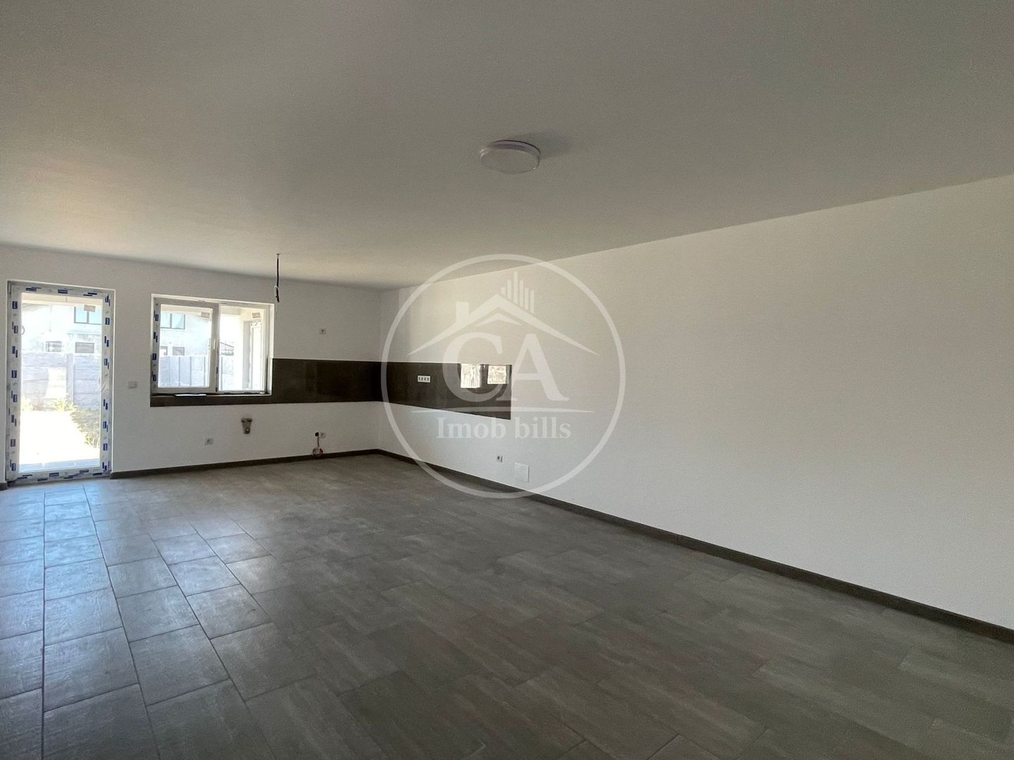 Casă de vânzare tip duplex cu 4 camere în Nojorid, Oradea. - Poză 2