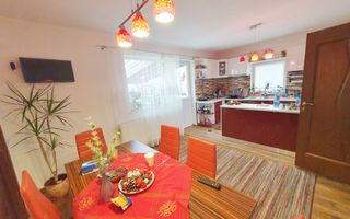 Casa pt 2 familii sau pt. clinica medicala, 8 camere, 486 mp teren - Poză 2