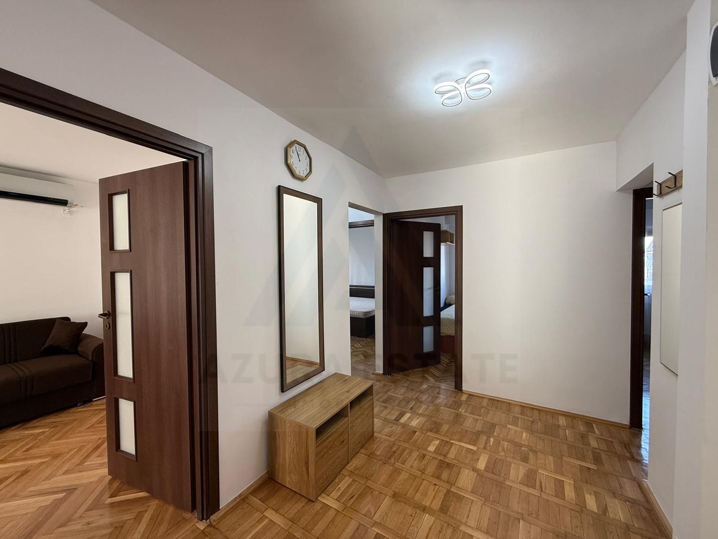 Apartament 4 camere 2 bai 2 balcoane decomandat Etaj 2/4  Valea Aurie - Poză 3