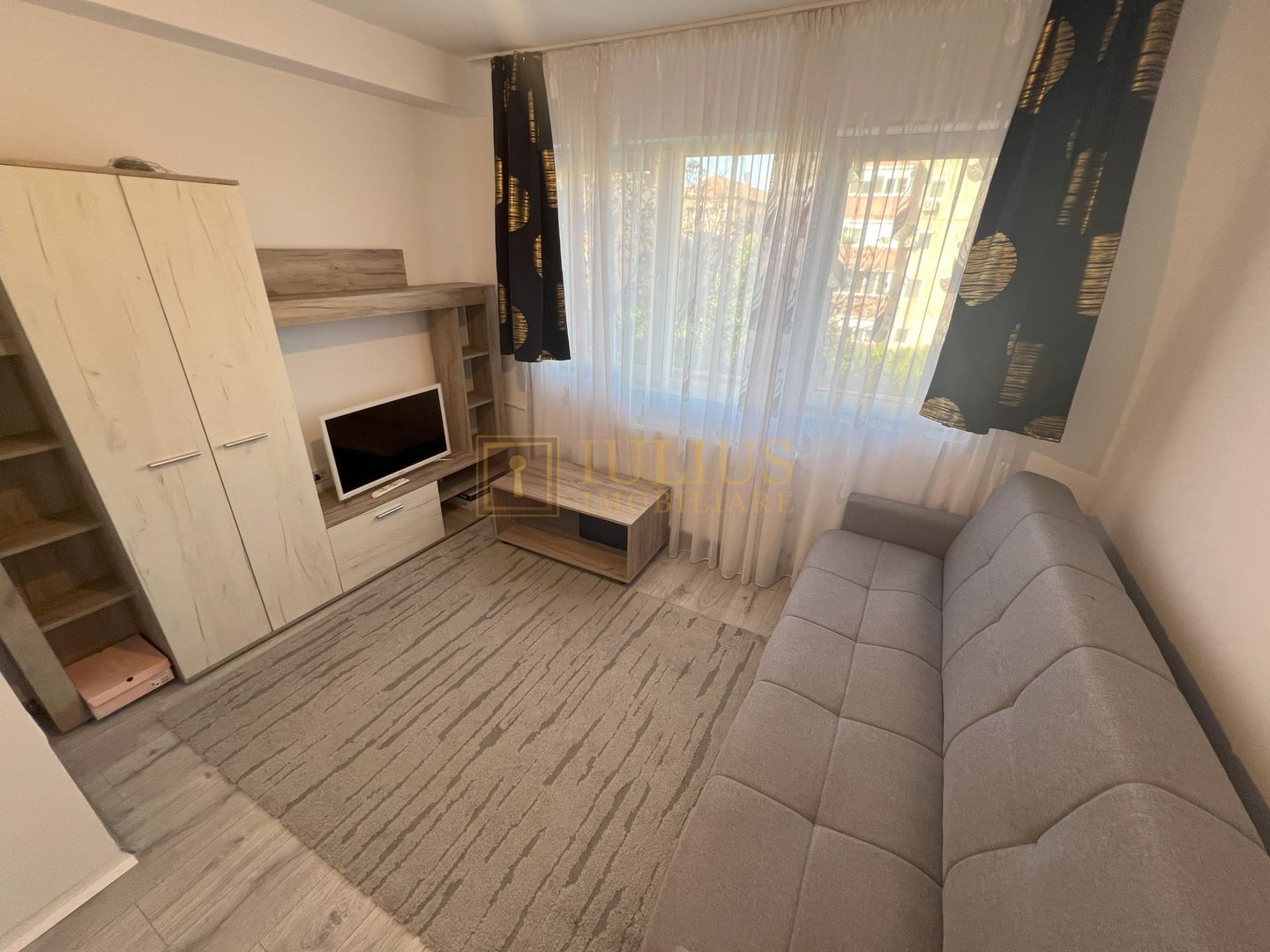 Garsoniera in zona UMT, amenajata modern. - Poză 1