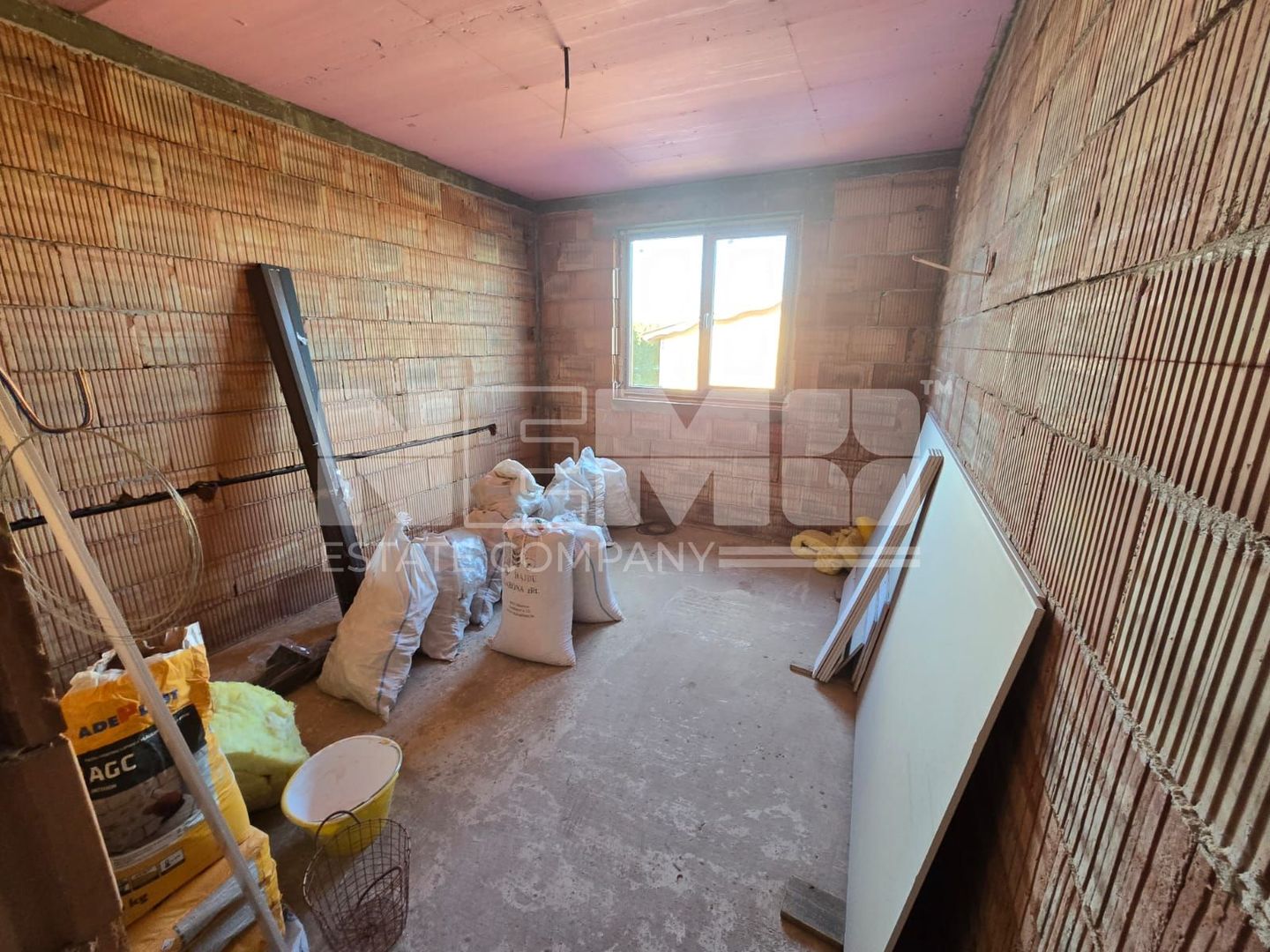 Casă la roșu la 165000 euro I Pe teren de 32 de ari I Măneuți - Poză 6