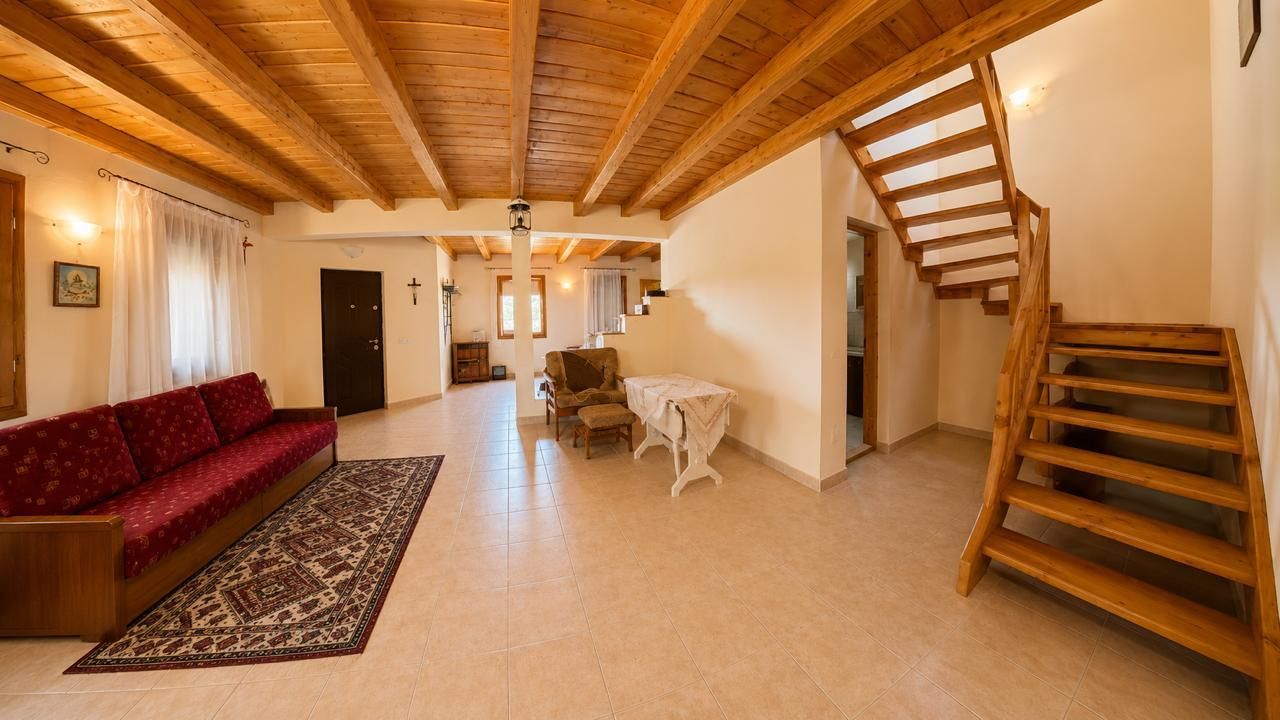 Casă cu 3 dormitoare și teren de 4.836 mp, Viile Satu Mare - Poză 1
