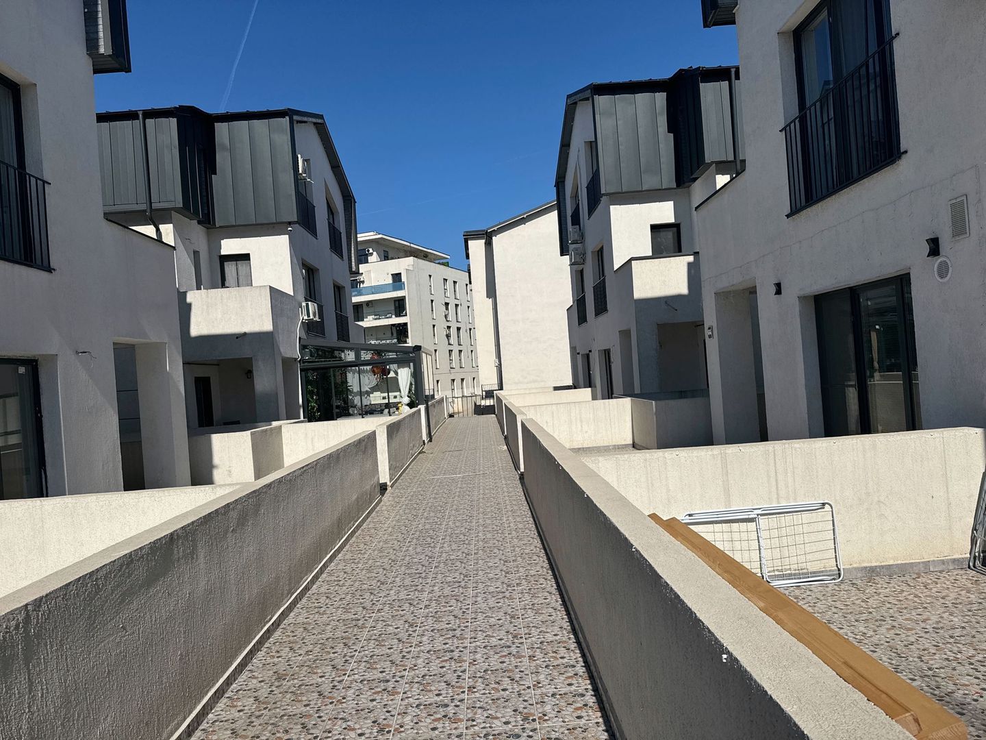 Casă tip Duplex 5 camere | 3 băi | 2 terase | 2 locuri de parcare - Poză 2