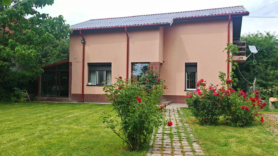 Casa de vanzare Adunatii Copaceni - cel mai bun pret - Poză 2