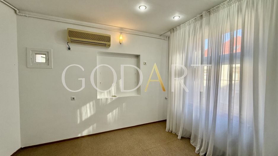 Apartament in vila | Ultracentral | 2 intrări | Garaj 30 mp | Renovat - Poză 4