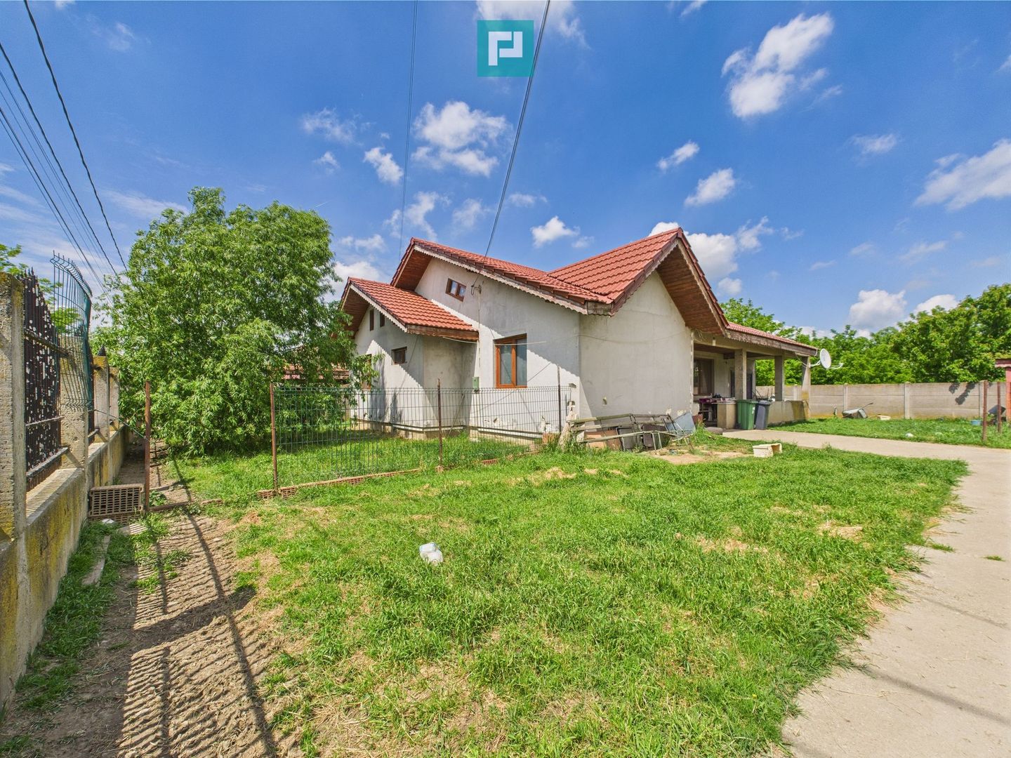 Casă individuală în Pădureni - Poză 1