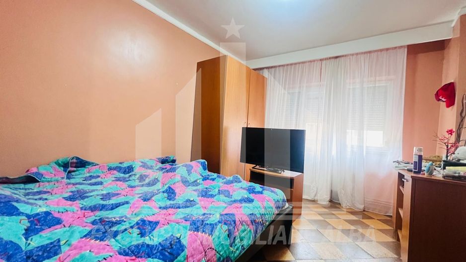 Apartament 2 camere, decomandat, etaj intermediar - Poză 2