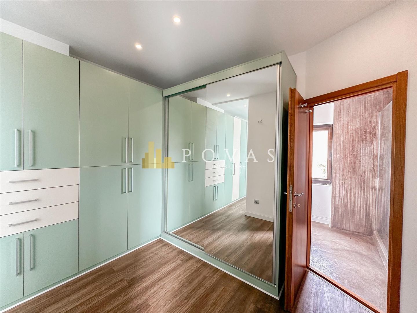 Vanzare Casa Reconsolidata Vatra Luminoasa 5 Camere - Poză 33