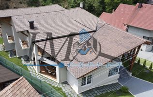 Casa - Pensiune de vânzare pe Transalpina in Sugag