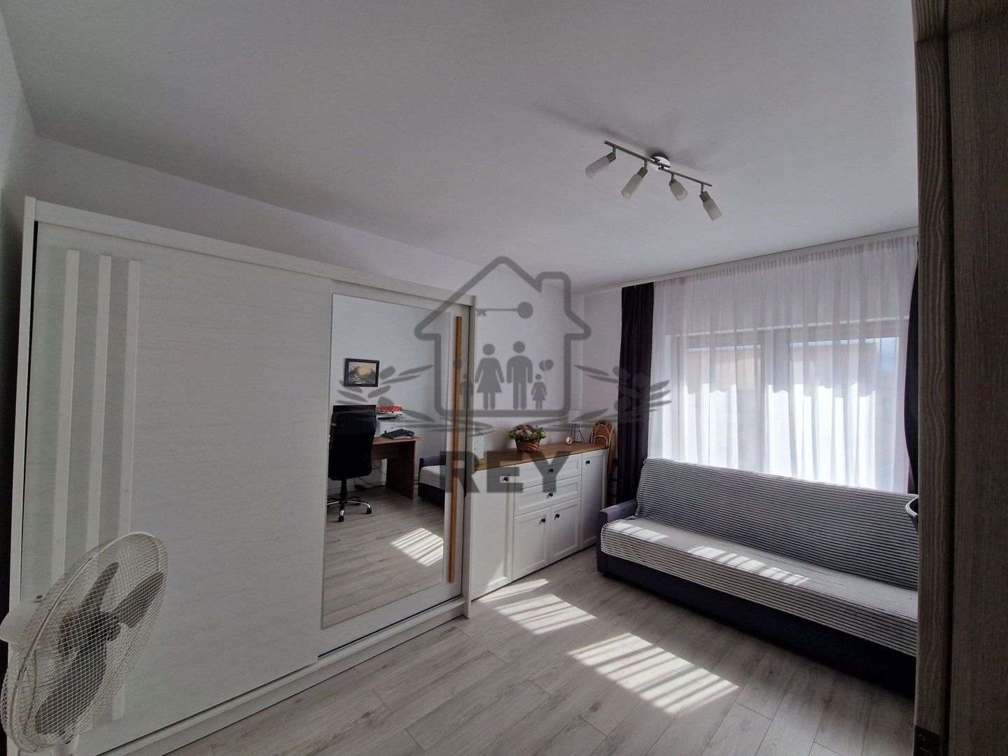 Casă modernă de vânzare în Șelimbăr la mai puțin de 7 min de Sibiu - Poză 8