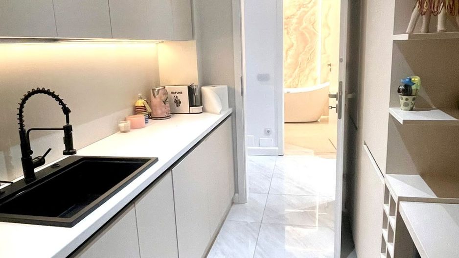 Apartament 2 camere decomandate, etaj intermediar, terasa, parcare - Poză 1