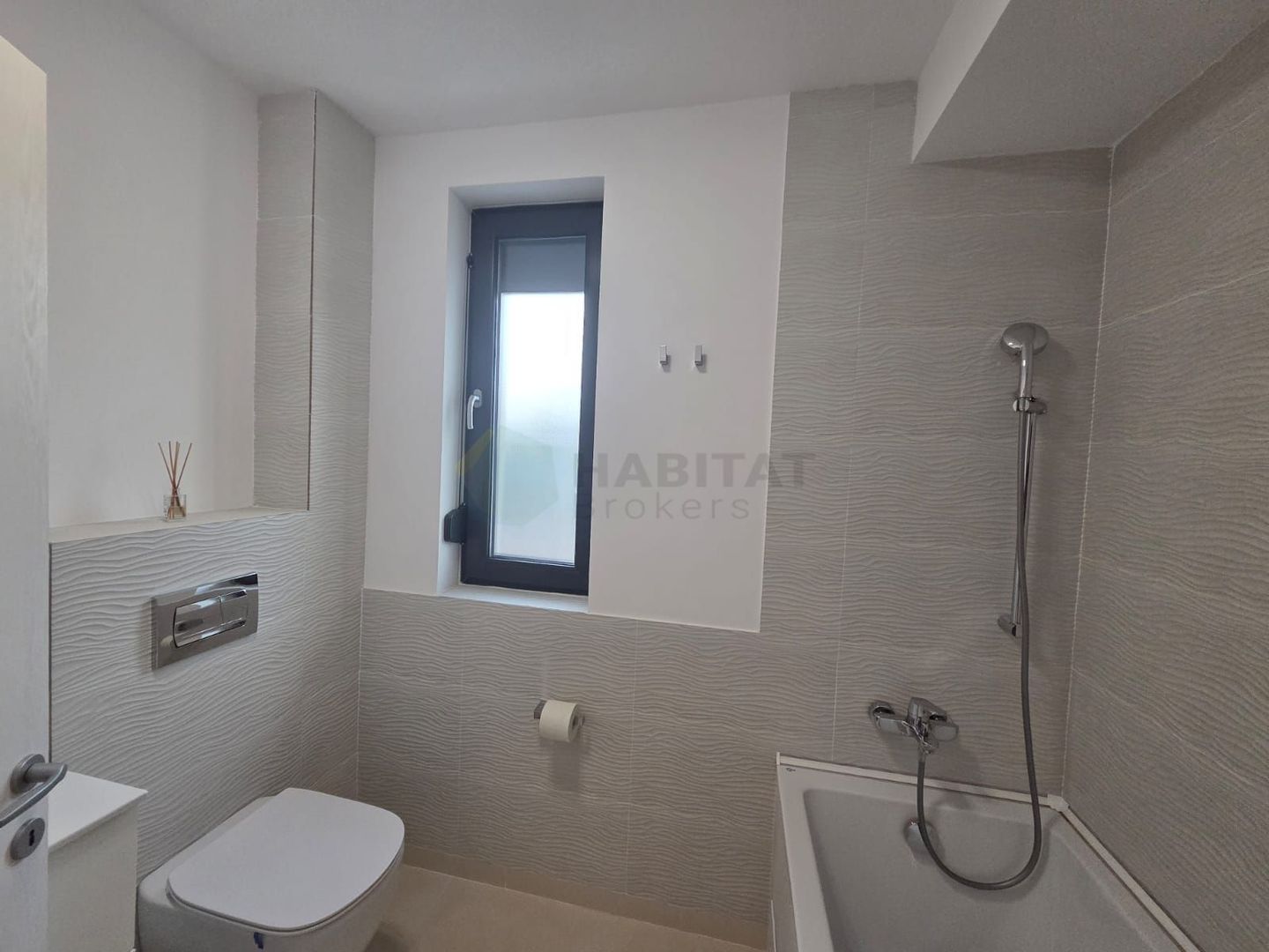 Vilă  cu mansardă, piscină și design modern – Tunari - Poză 27