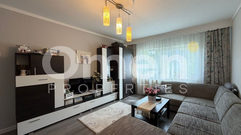 Apartament cu 3 camere decomandat, etaj intermediar,  zona Lidl Hotvon - Poză 1