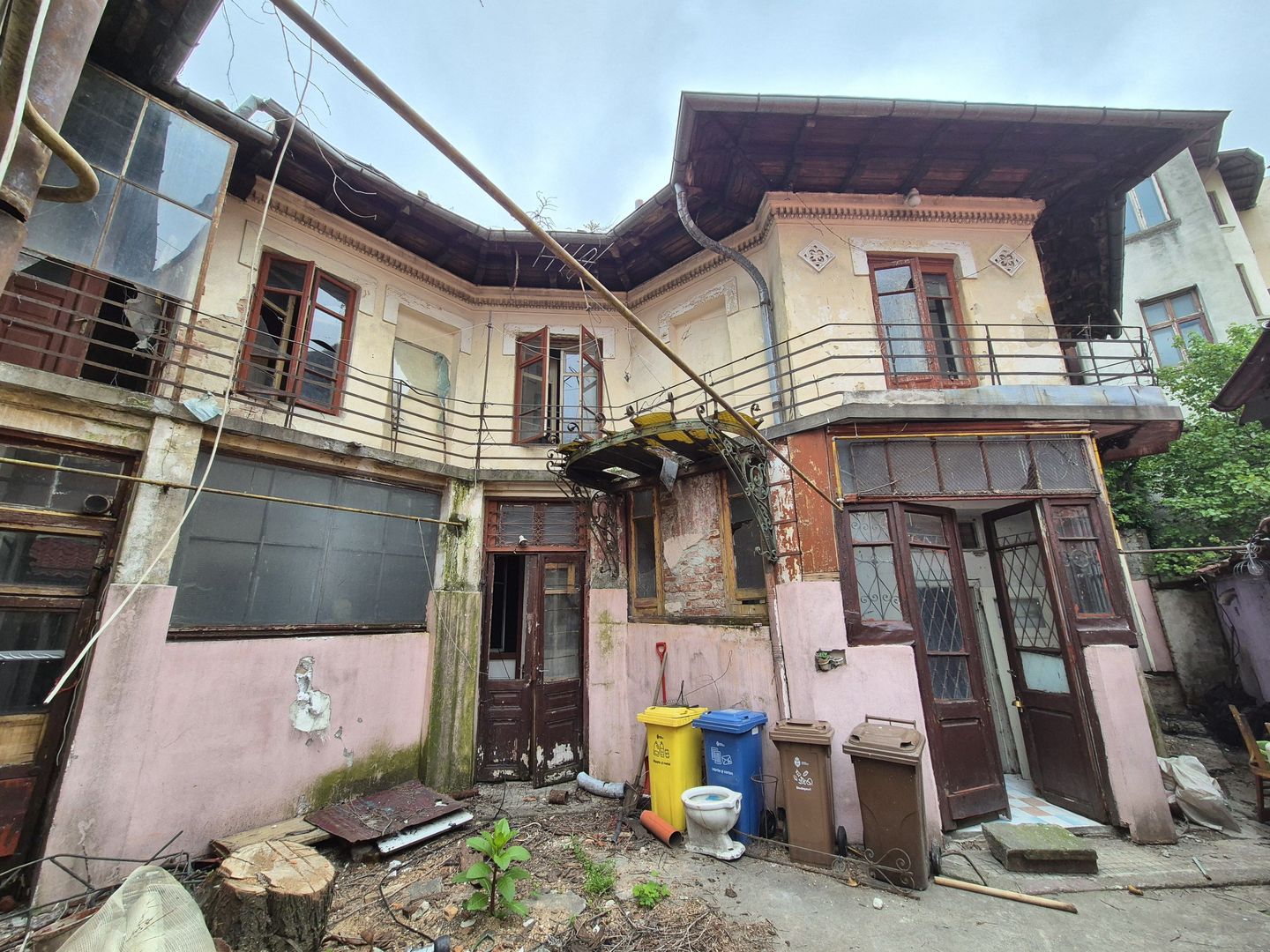 Casa P+1  - Dacia - Eminescu - curte comuna - Poză 1
